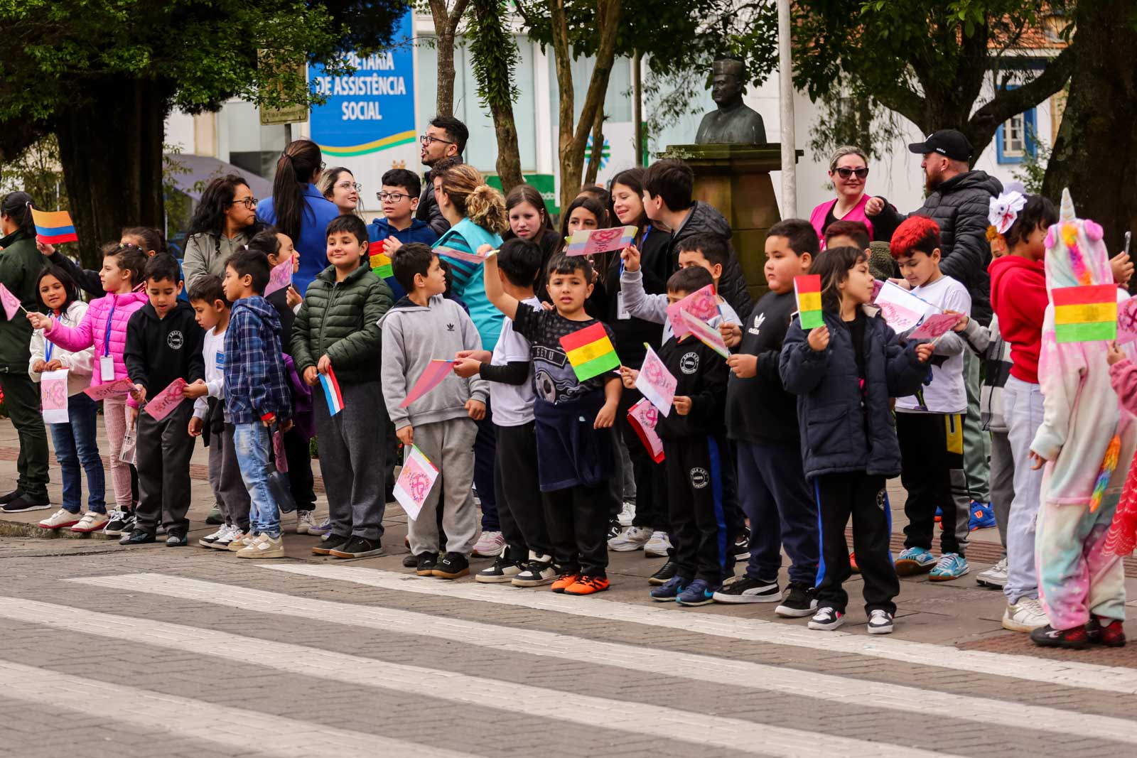 Prefeitura de Lages Estudantes do Sistema Municipal de Educação participaram da largada da etapa Lages da 26ª Volta Ciclística de Santa Catarina