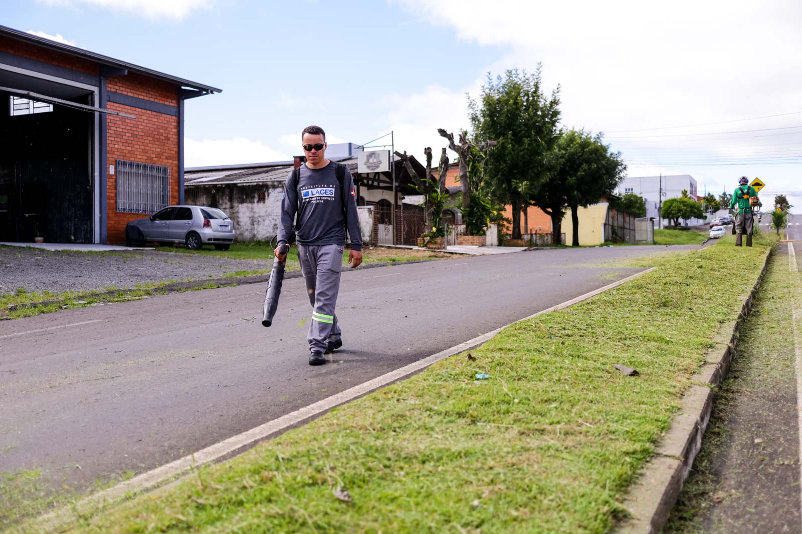 Prefeitura de Lages Equipes de Serviços Públicos atuam em vias de grande movimento e bairros de Lages
