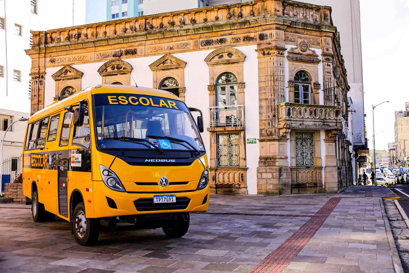 Prefeitura de Lages Secretaria da Educação recebe ônibus para reforço do transporte escolar