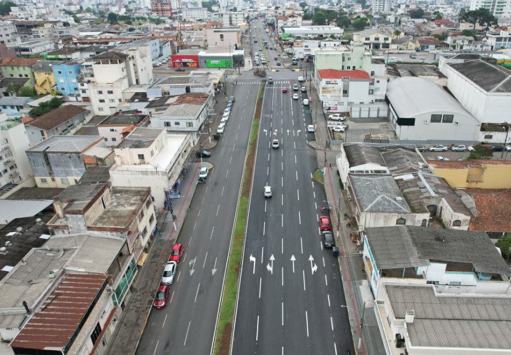 Prefeitura de Lages Quatro pistas, novo semáforo e sinalização reorganizam trânsito na avenida Presidente Vargas 