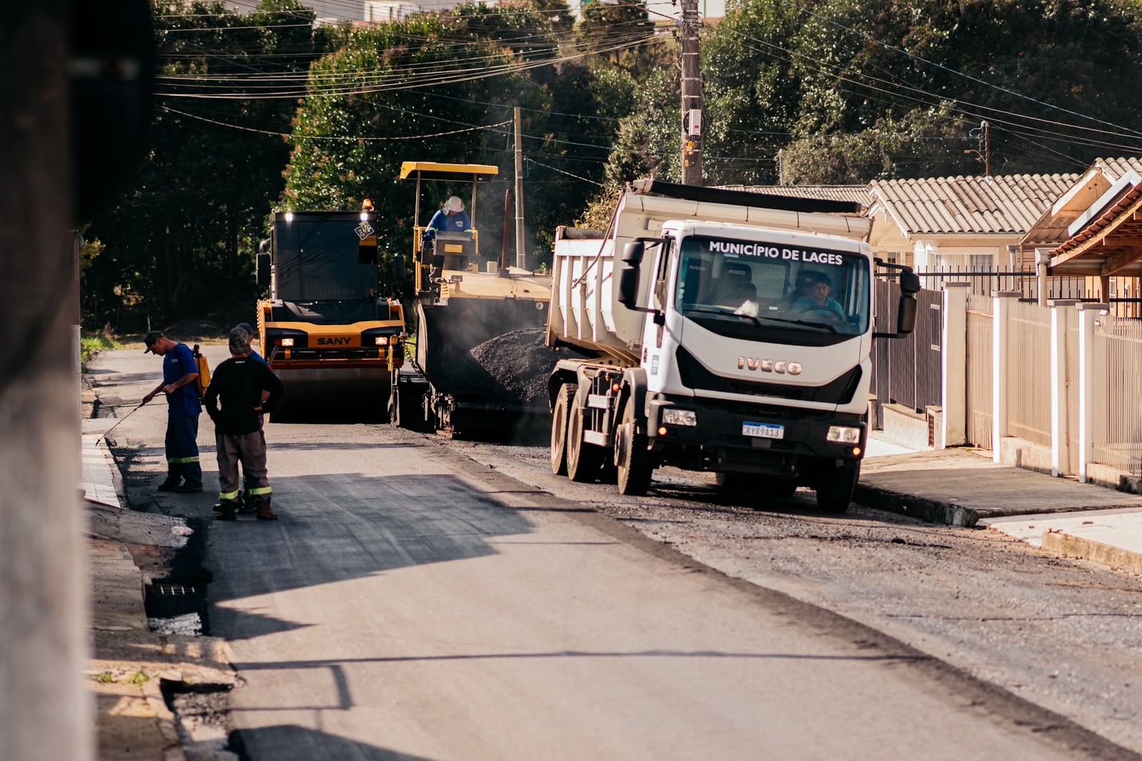 Prefeitura de Lages Pavimenta + Lages atende demanda histórica e leva asfalto novo a todas as ruas do bairro Bates