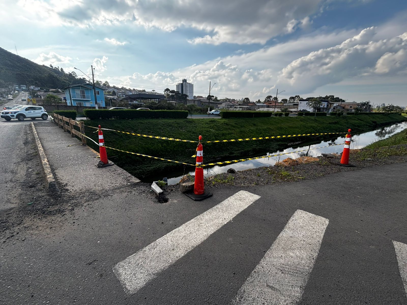 Prefeitura de Lages Manutenção dos guarda-corpos das pontes da avenida Belisário Ramos inicia nova etapa de revitalização 