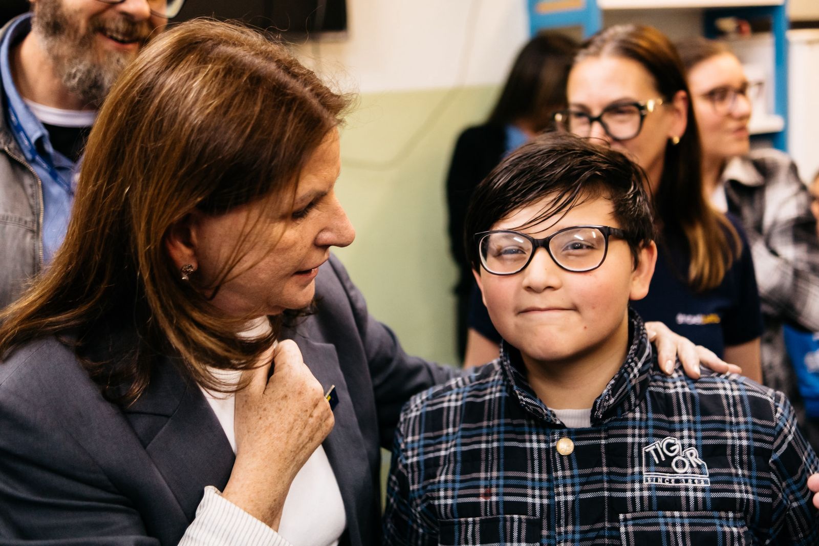 Prefeitura de Lages Prefeitura de Lages firma parceria com o Rotary Club Alvorada em entrega de óculos para estudantes