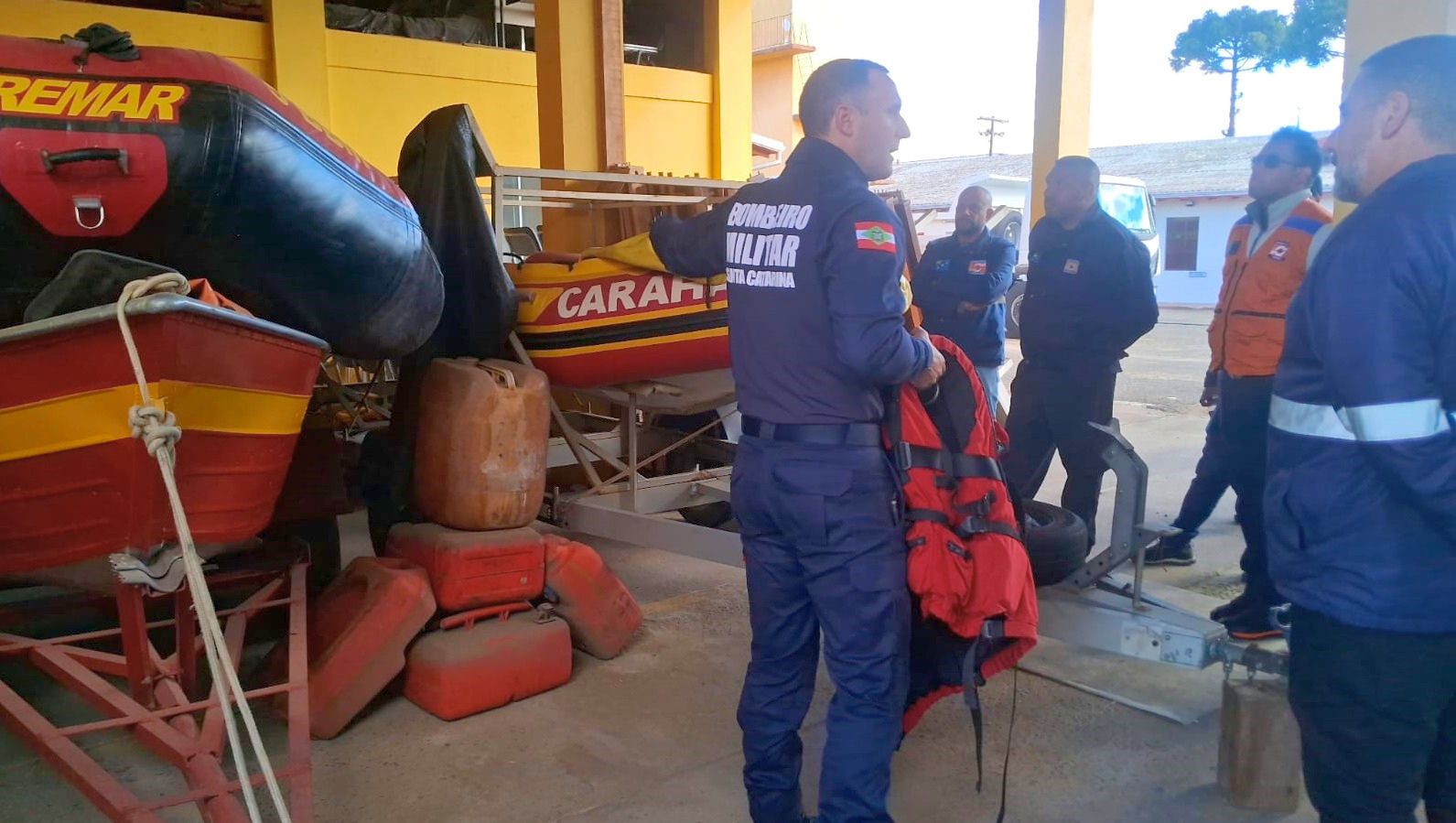 Prefeitura de Lages Defesa Civil de Lages participa de instrução com o Corpo de Bombeiros para enfrentamento de cheias