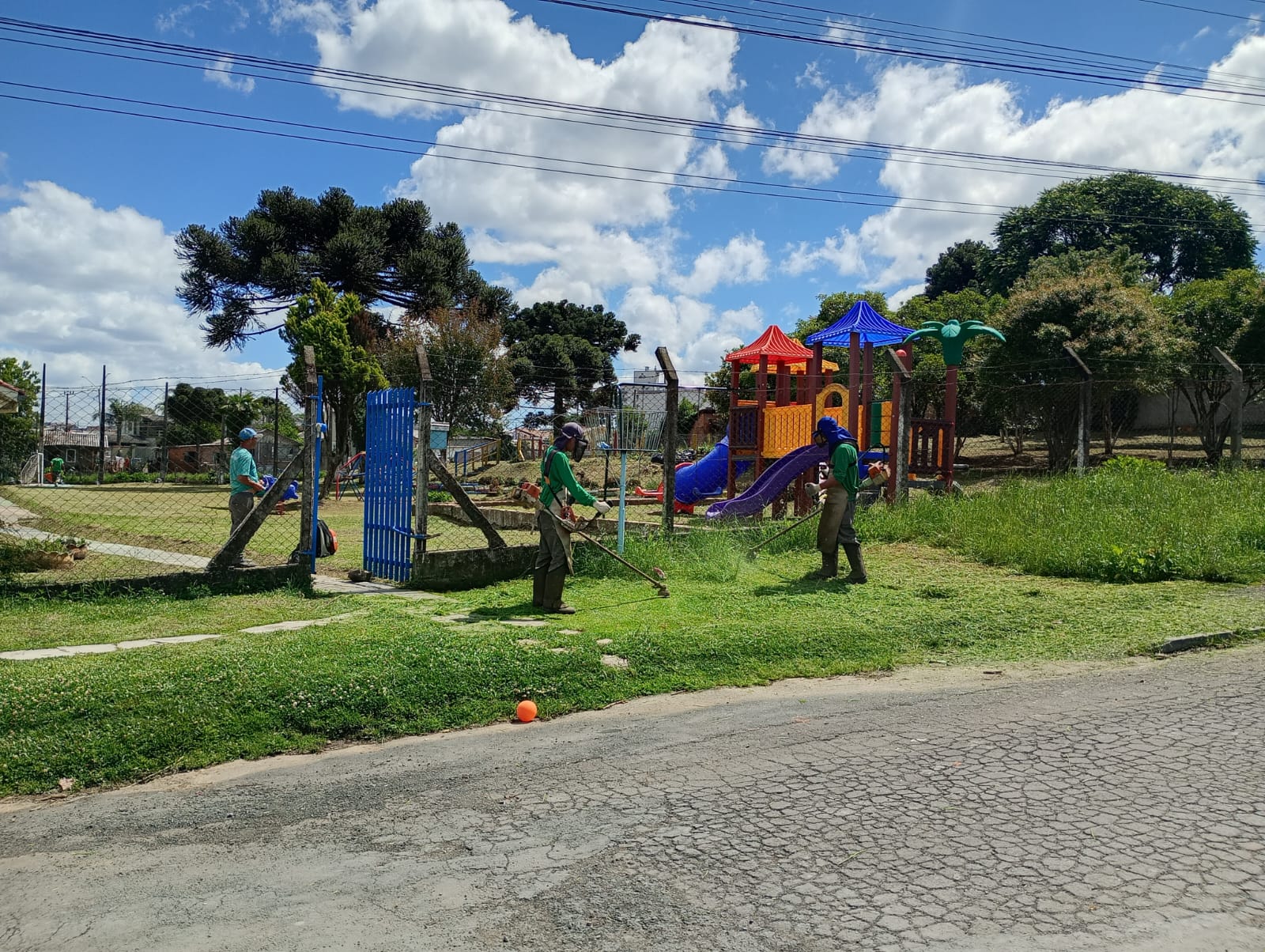 Prefeitura de Lages Quarta-feira de trabalho intenso com a manutenção urbana em diversos bairros de Lages