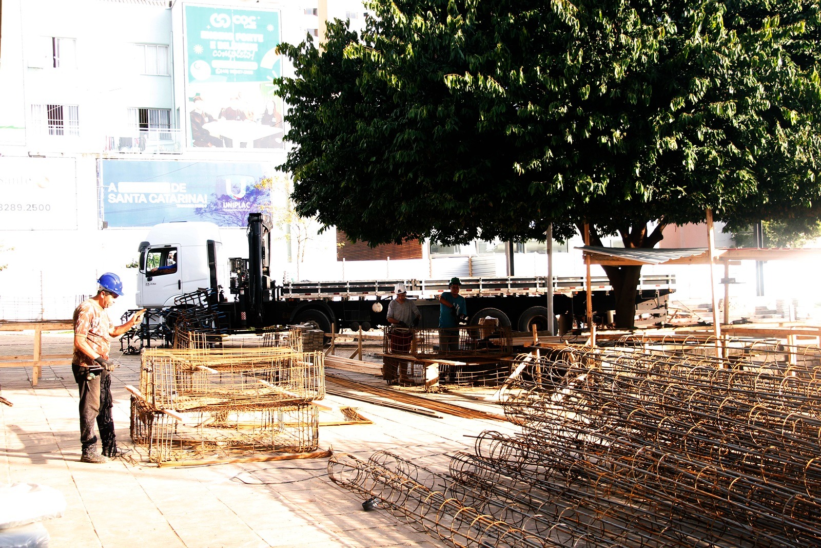 Prefeitura de Lages Início da obra de construção da cobertura da Praça João Costa gera expectativa nos lageanos
