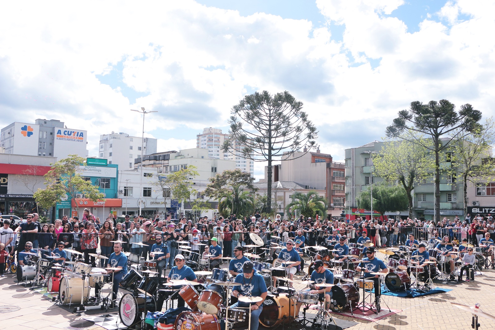 Prefeitura de Lages Gralha Drum transforma o centro de Lages em um espetáculo de ritmo e energia