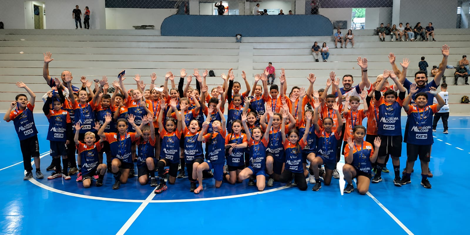 Prefeitura de Lages  Pequenos atletas vivem primeira experiência em competição no Festival de Mini Handebol 