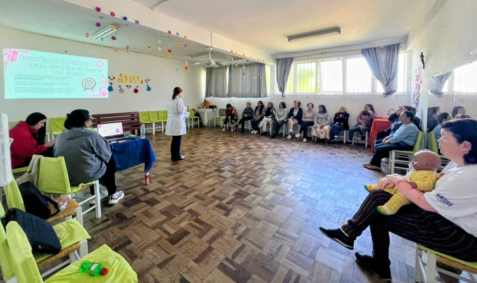 Prefeitura de Lages Unidade de Saúde do Petrópolis promove encontro sobre prevenção ao câncer de mama com o Grupo Alegria
