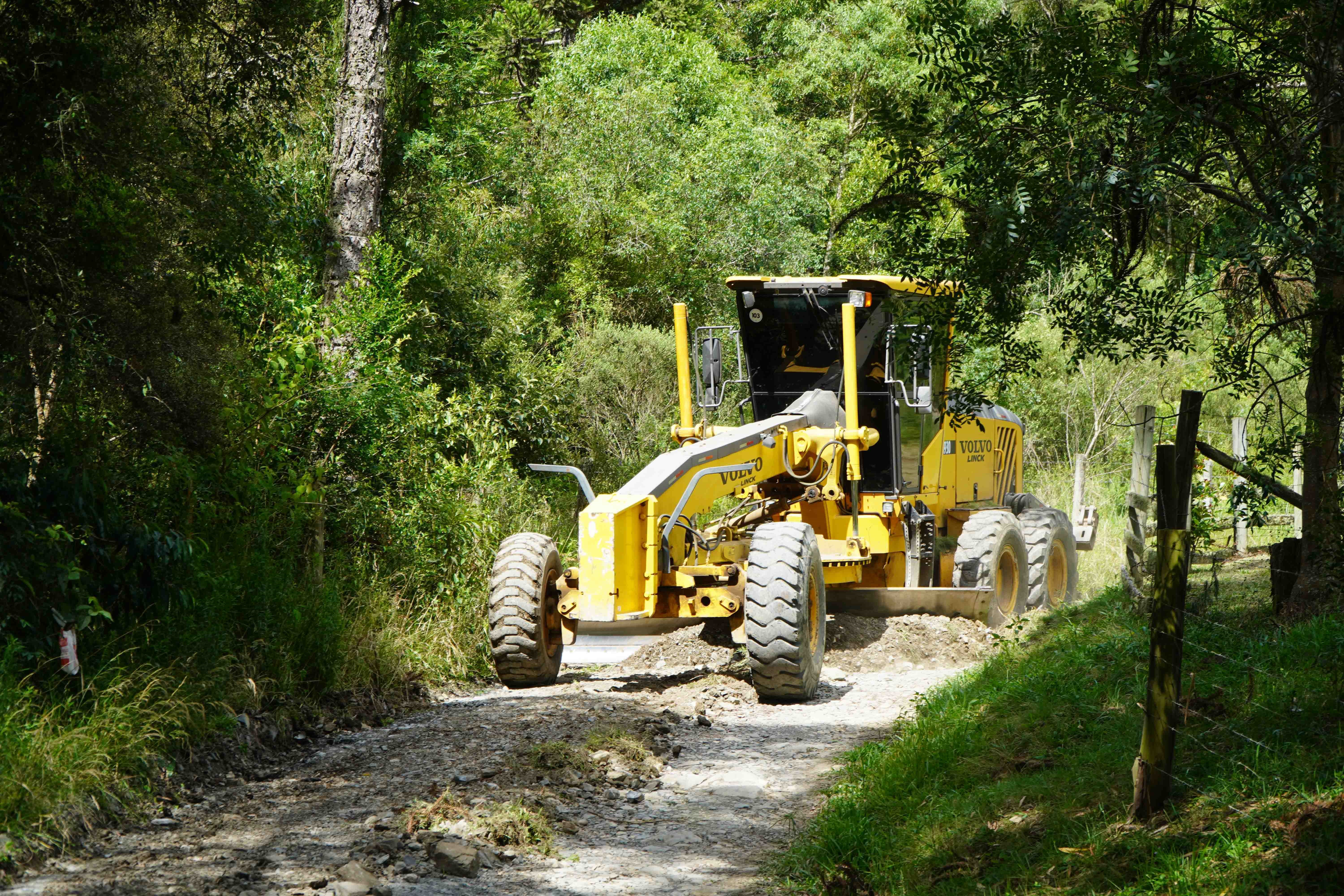 Prefeitura de Lages Prefeitura de Lages intensifica conservação das estradas do interior e garante trafegabilidade durante todo o ano