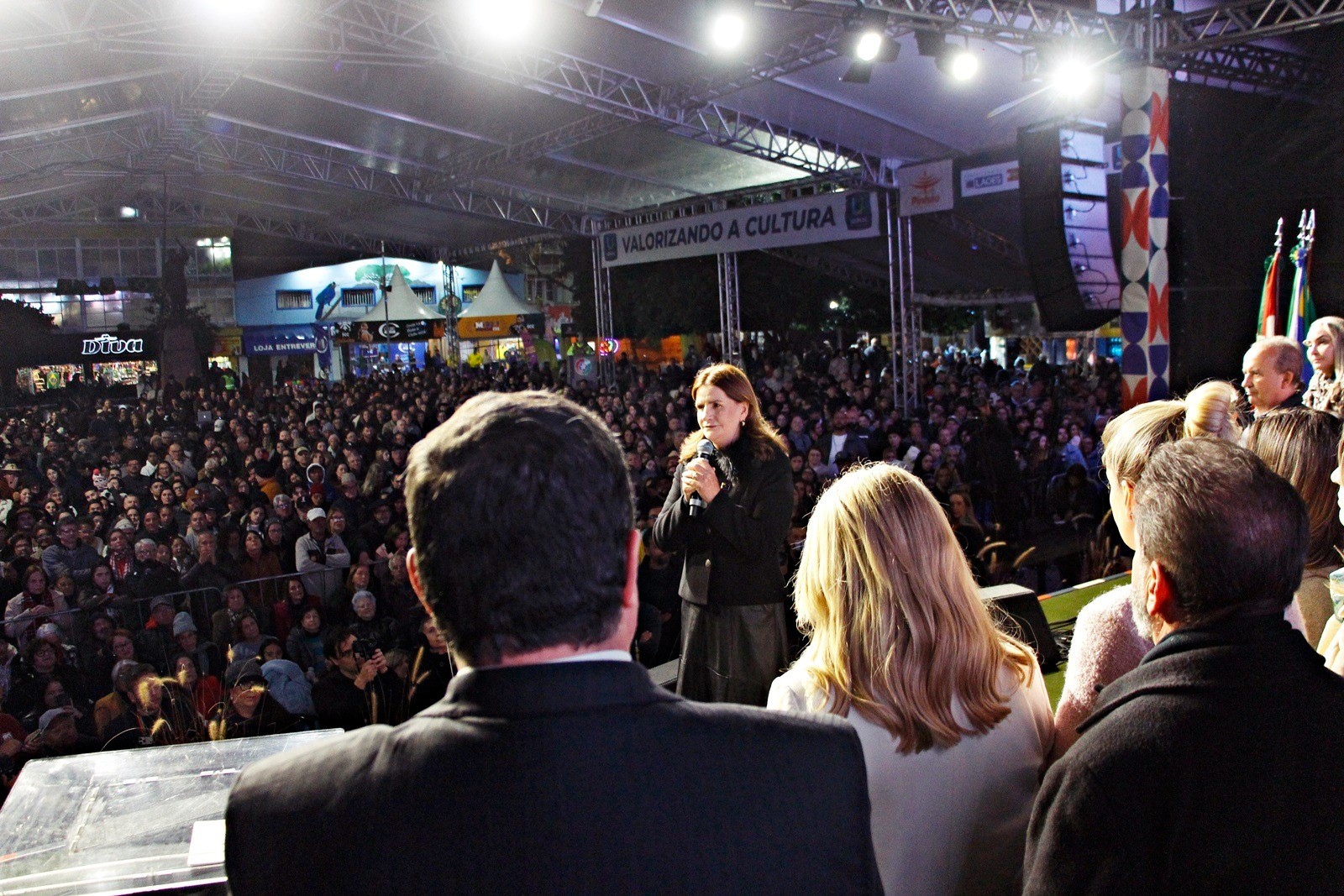 Prefeitura de Lages Com celebração à cultura e tradição serranas, Lages inicia oficialmente a programação da 36ª Festa Nacional do Pinhão