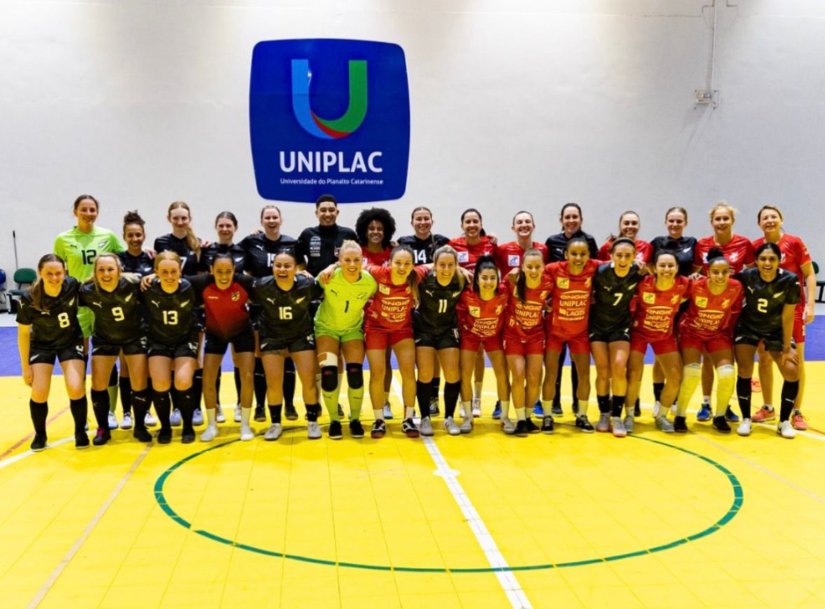 Prefeitura de Lages Seleção da Nova Zelândia realiza jogo-treino em Lages com Leoas da Serra em preparação para a Copa do Mundo de Futsal