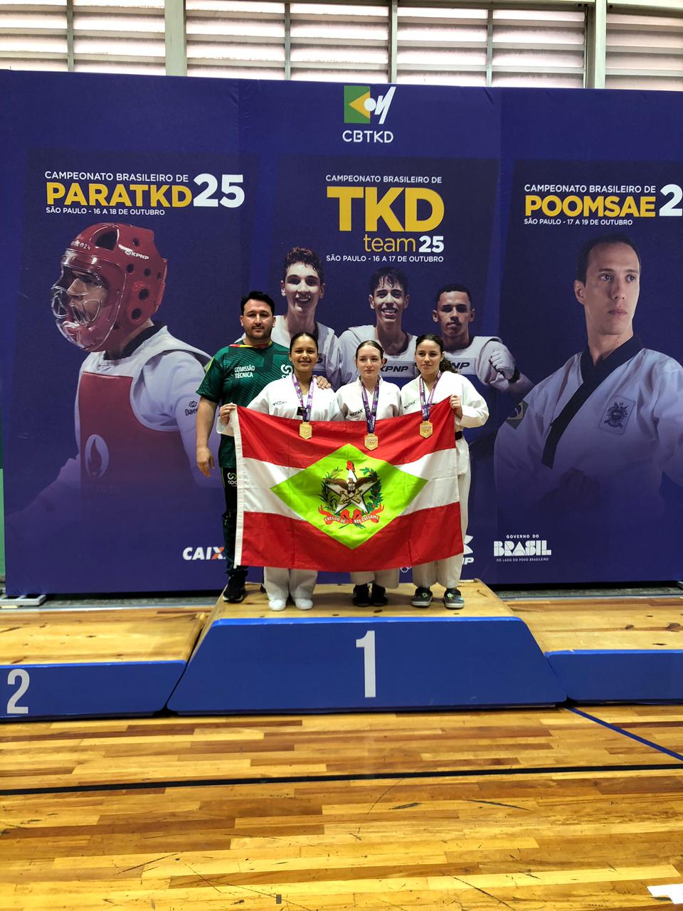 Prefeitura de Lages Atletas lageanas brilham no Campeonato Brasileiro de Taekwondo Poomsae