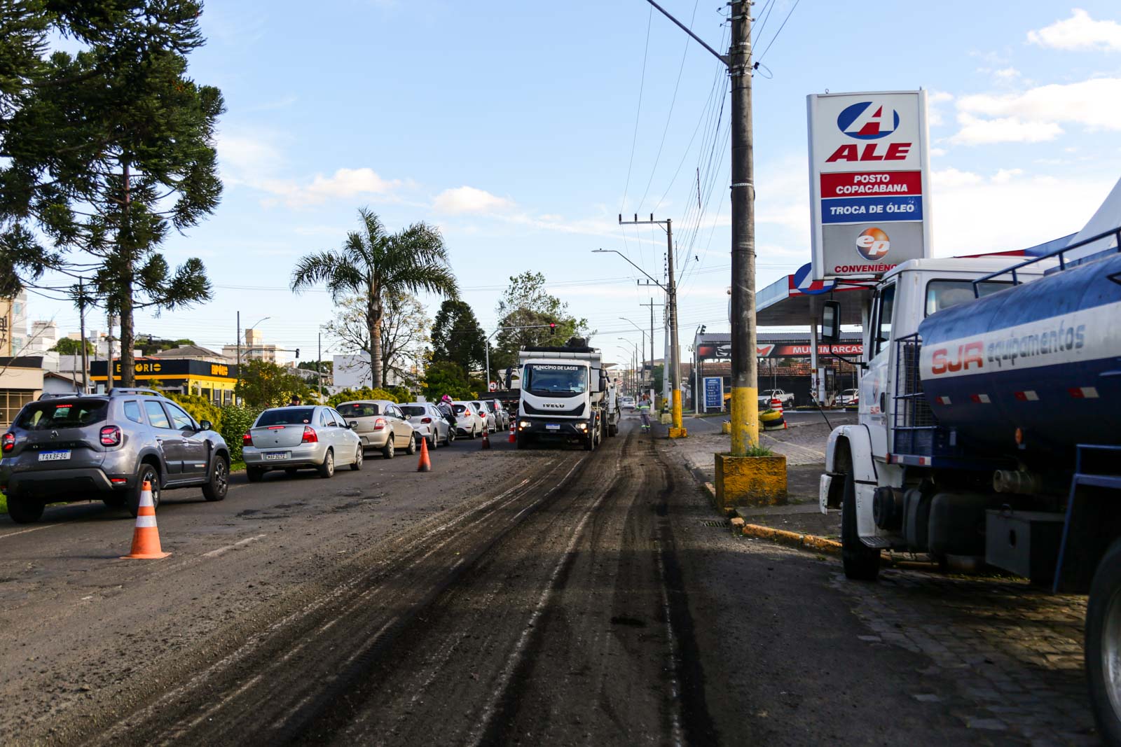 Prefeitura de Lages Recuperação asfáltica da Avenida Carahá avança para etapa final