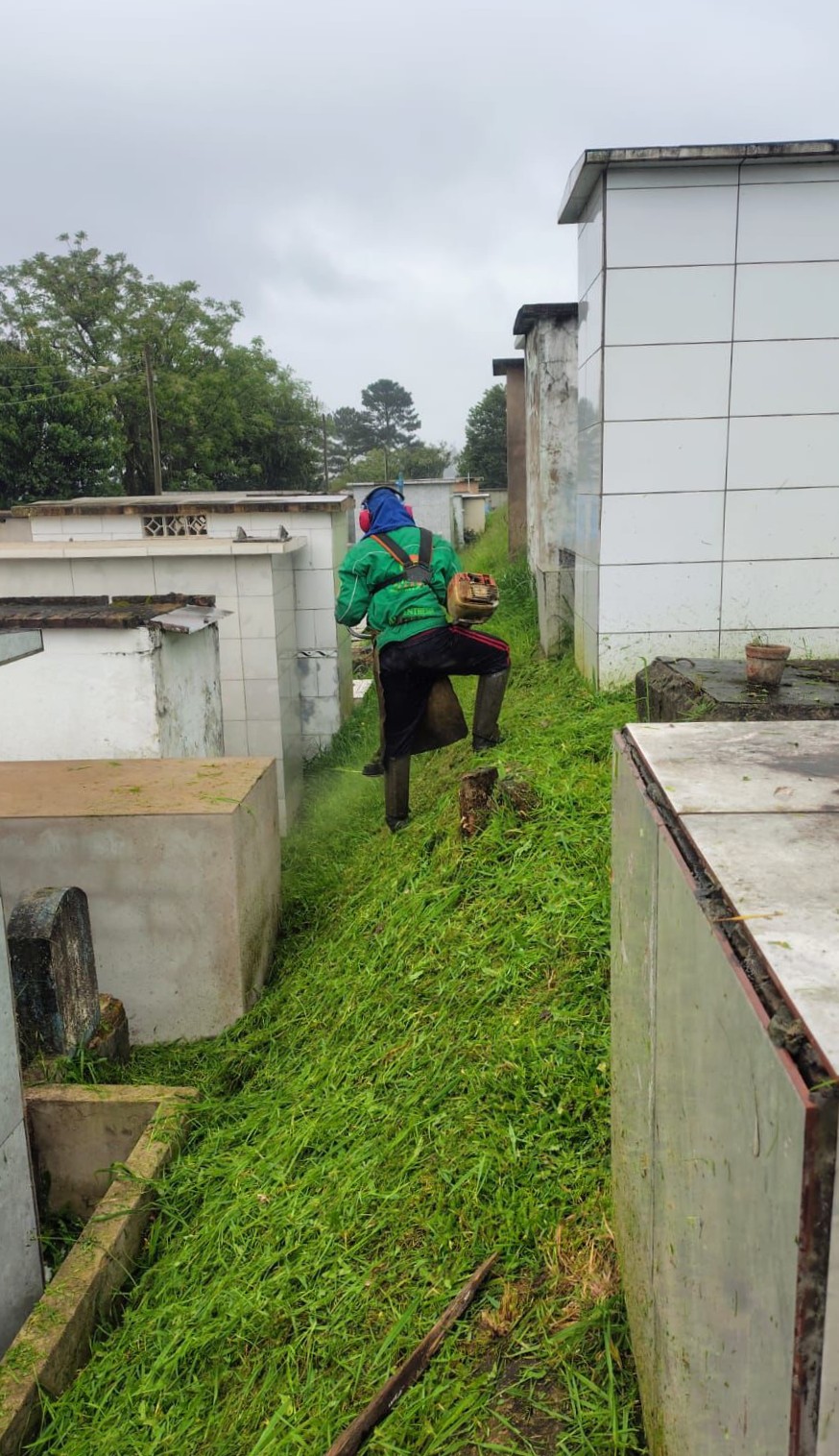Prefeitura de Lages Mutirão de limpeza prepara cemitérios públicos municipais para o Dia de Finados