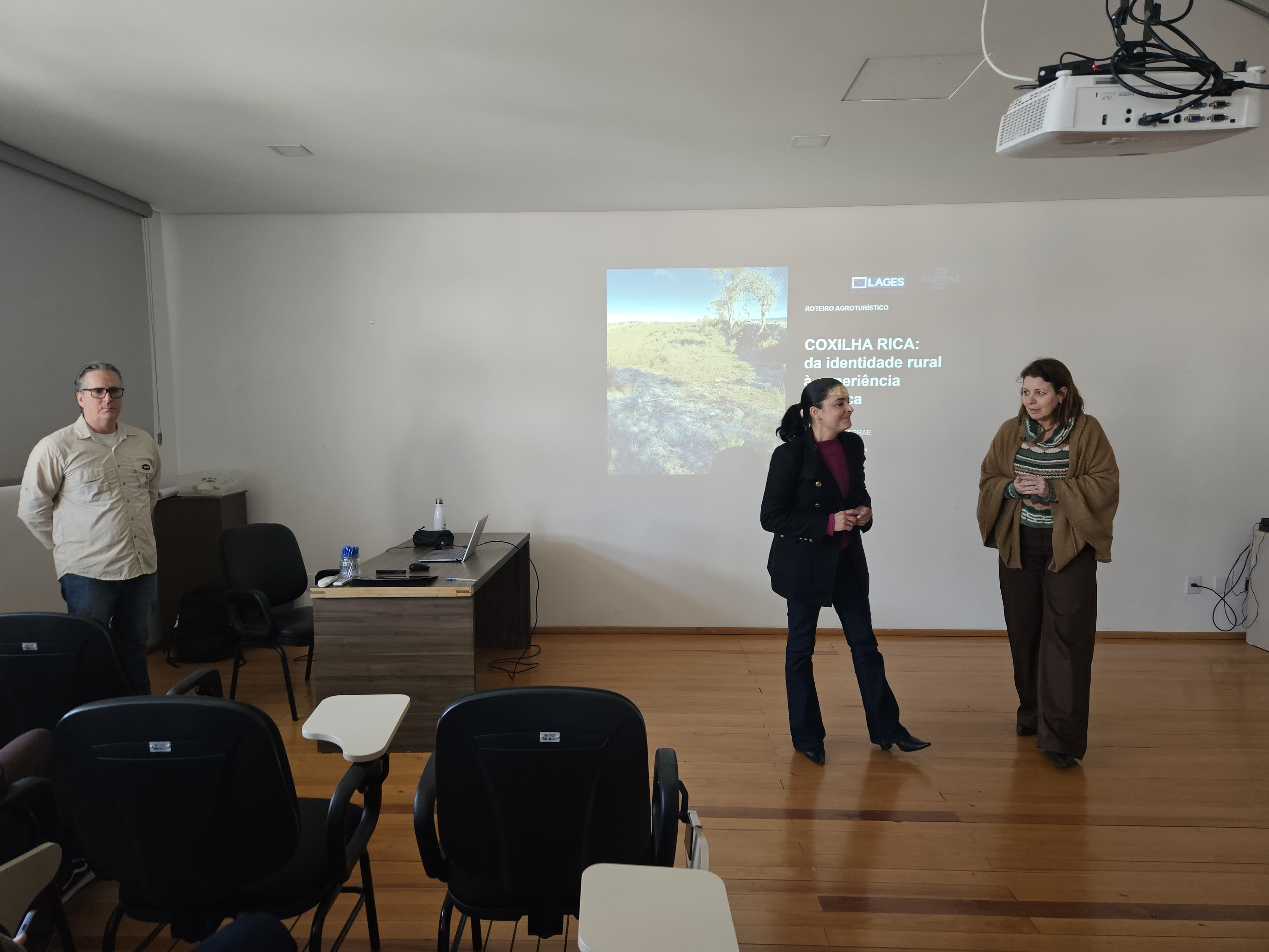 Prefeitura de Lages Tradição tropeira: Secretaria Municipal do Turismo realiza 1ª Oficina do Roteiro Agroturístico da Coxilha Rica - Rota Caminho dos Tropeiros em parceria com Sebrae 
