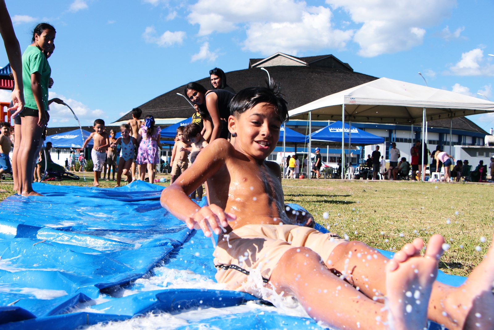 Prefeitura de Lages Sesc Verão reúne famílias com esporte, saúde, cultura e lazer no Complexo Jones Minosso