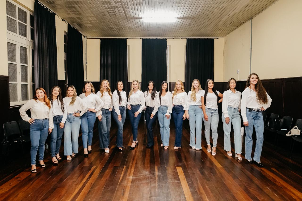 Prefeitura de Lages Candidatas à realeza da 36ª edição da Festa Nacional do Pinhão iniciam preparação com fotos e imersão cultural