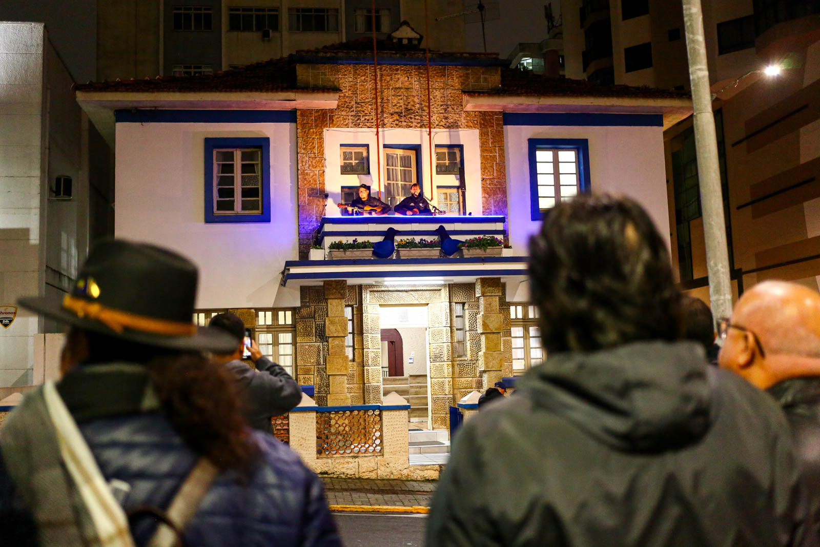 Prefeitura de Lages Projeto “Arte na Sacada” leva música e cultura à praça João Ribeiro durante a 36ª Festa Nacional do Pinhão