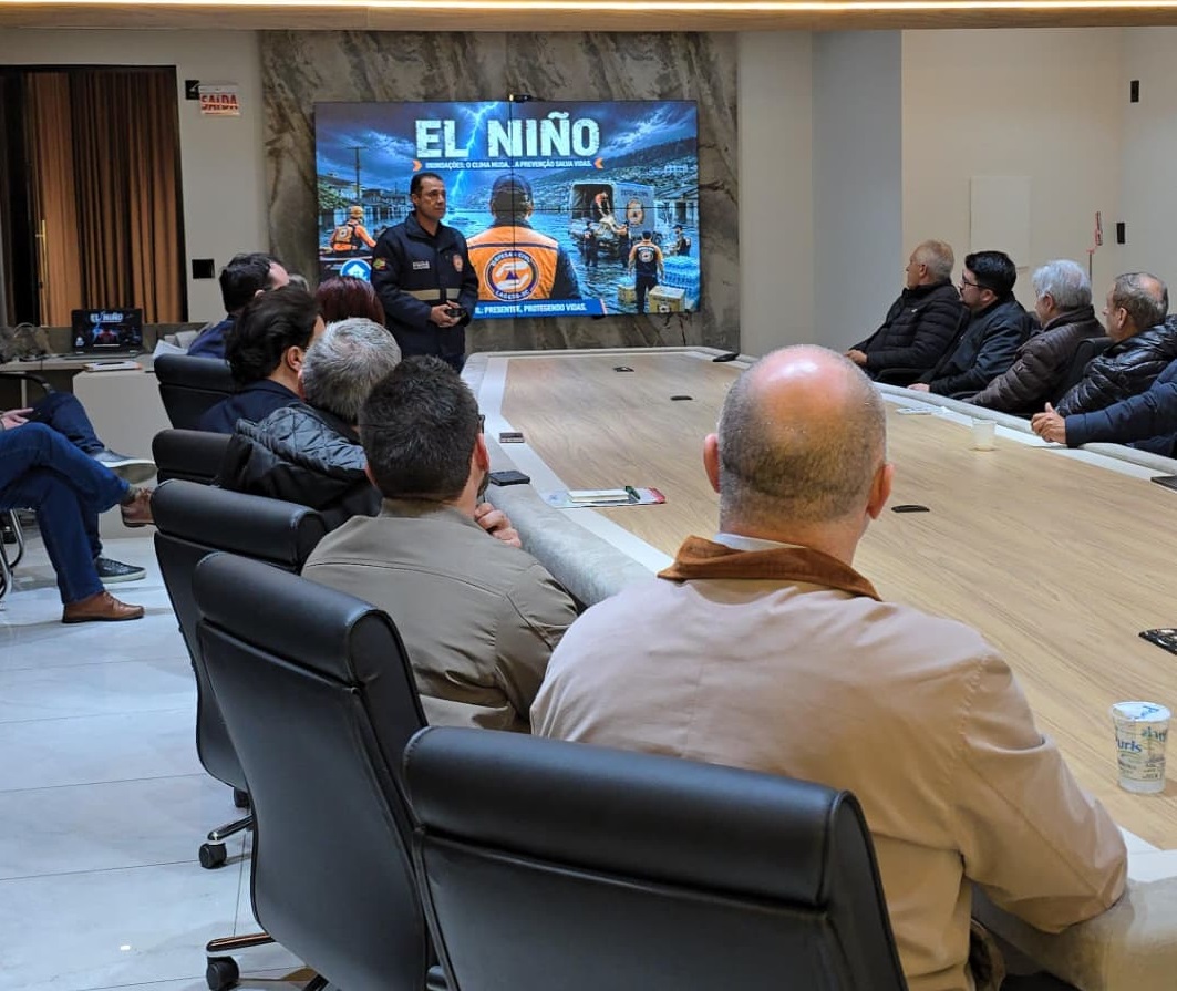 Prefeitura de Lages Defesa Civil Municipal apresenta ações preventivas contra efeitos do El Niño durante reunião da Acil 