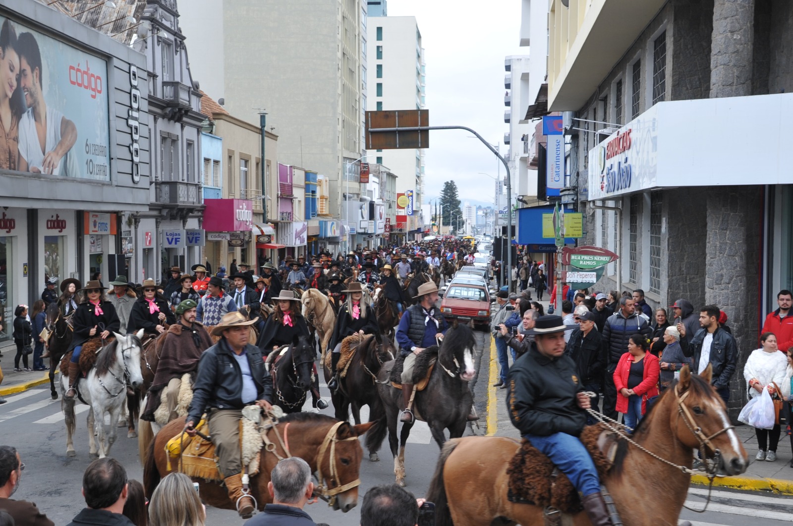 Prefeitura de Lages Cavalgada-Desfile faz parte da programação da 36ª Festa Nacional do Pinhão