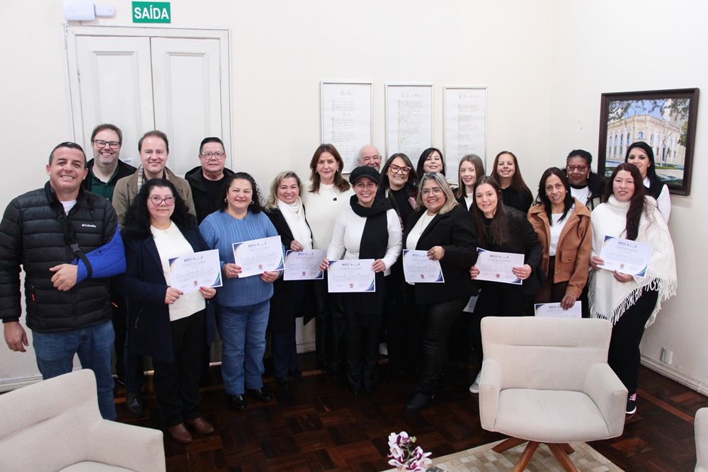 Prefeitura de Lages Prefeitura de Lages certifica mais 20 alunos do curso gratuito de Cuidador de Idosos pelo programa Qualifica Mais