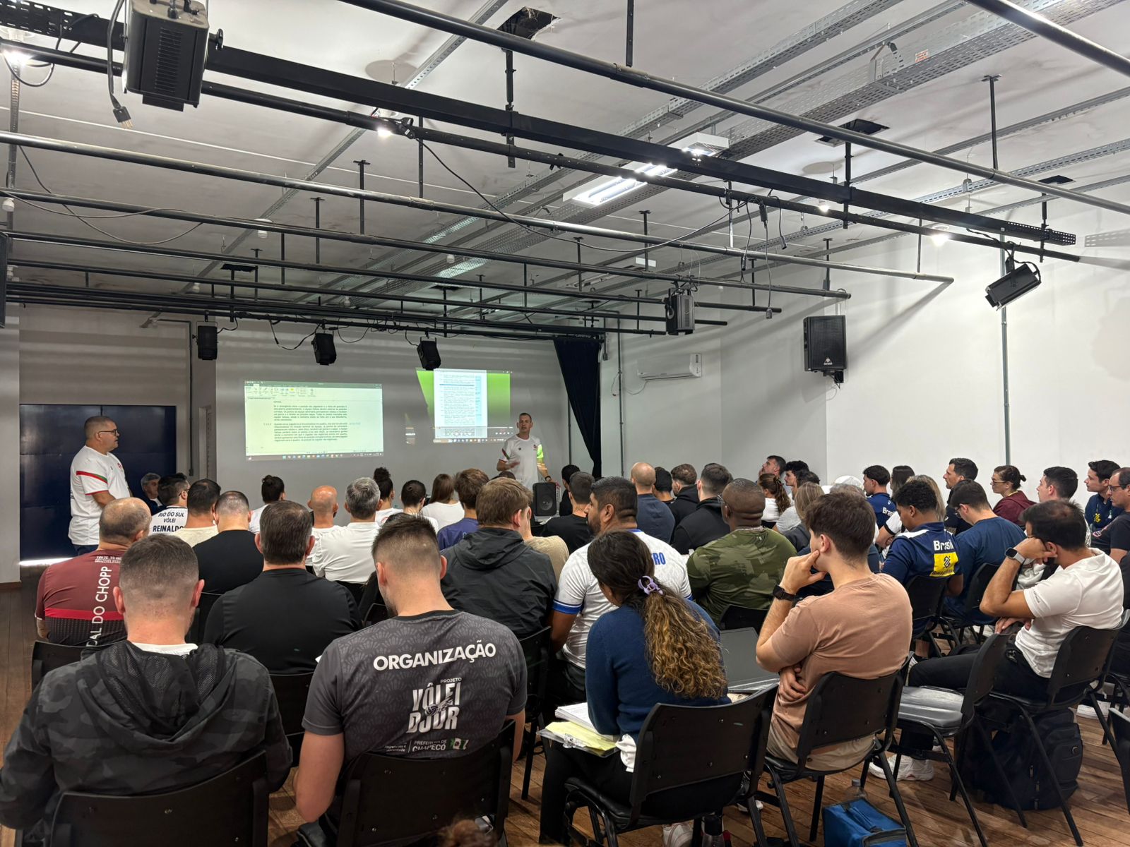 Prefeitura de Lages Lages sedia curso de arbitragem de vôlei para formação de árbitros e apontadores 