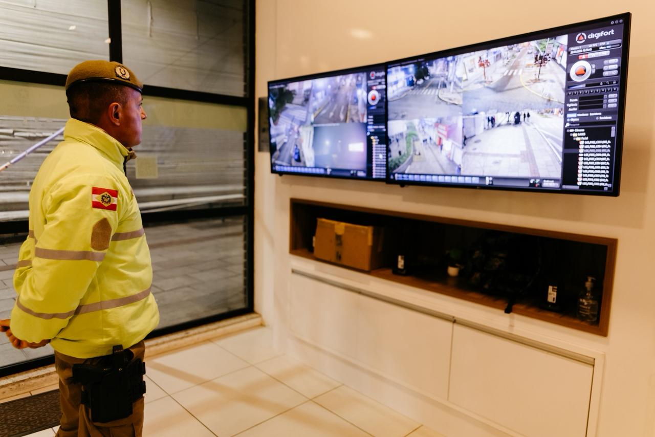 Prefeitura de Lages Lages tem reforço de 160 policiais e tecnologia de reconhecimento facial durante a 36ª Festa Nacional do Pinhão