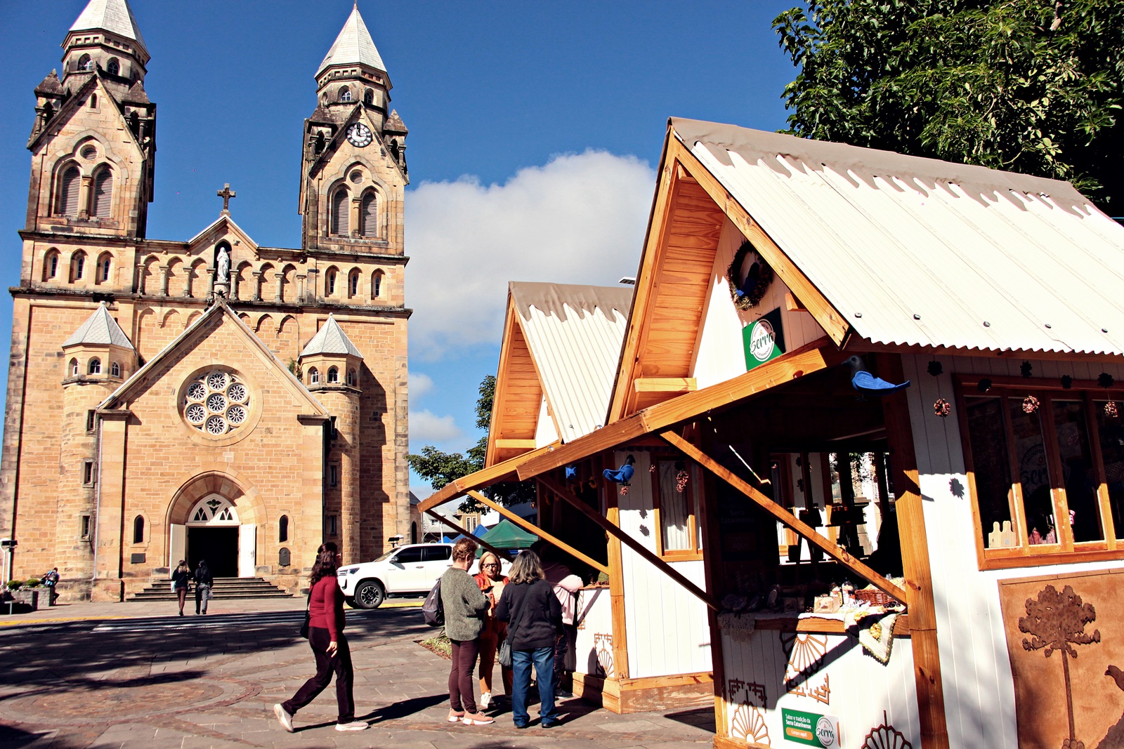 Prefeitura de Lages Feira do Artesanato valoriza cultura serrana na Festa Nacional do Pinhão