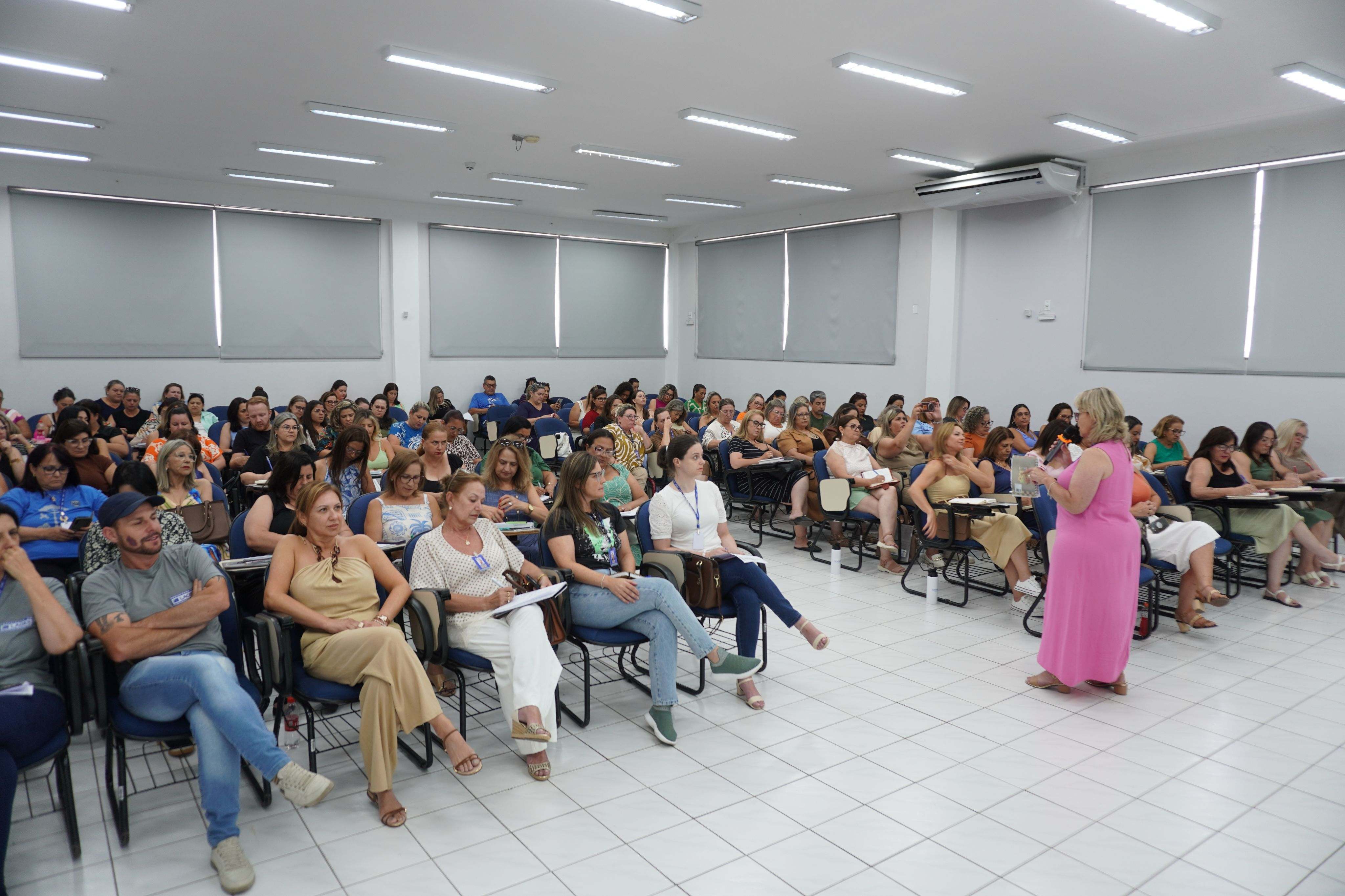 Prefeitura de Lages Secretaria da Educação realiza primeira reunião com direção das unidades de ensino municipais