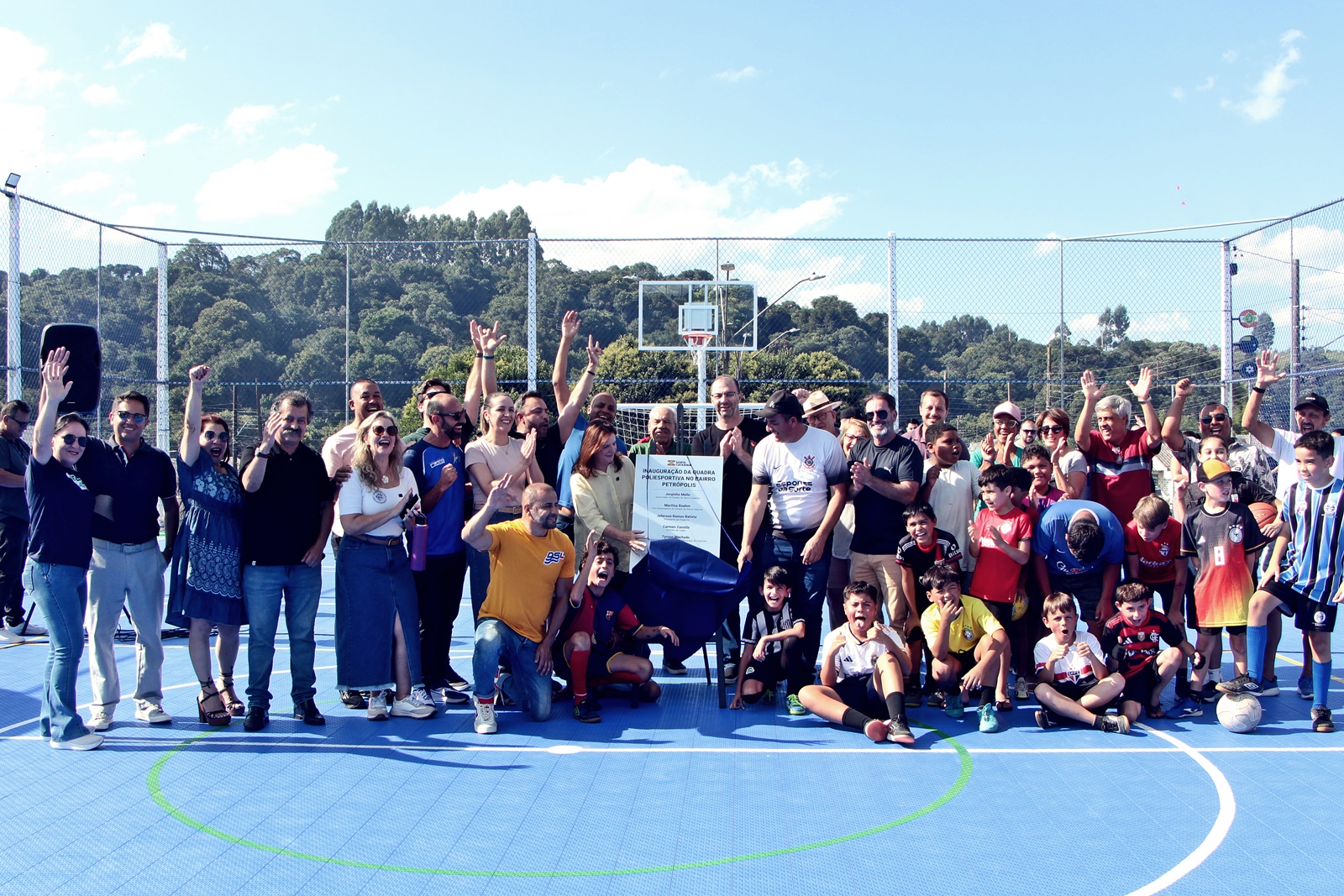 Prefeitura de Lages Prefeitura de Lages inaugura quadra poliesportiva reformada no bairro Petrópolis