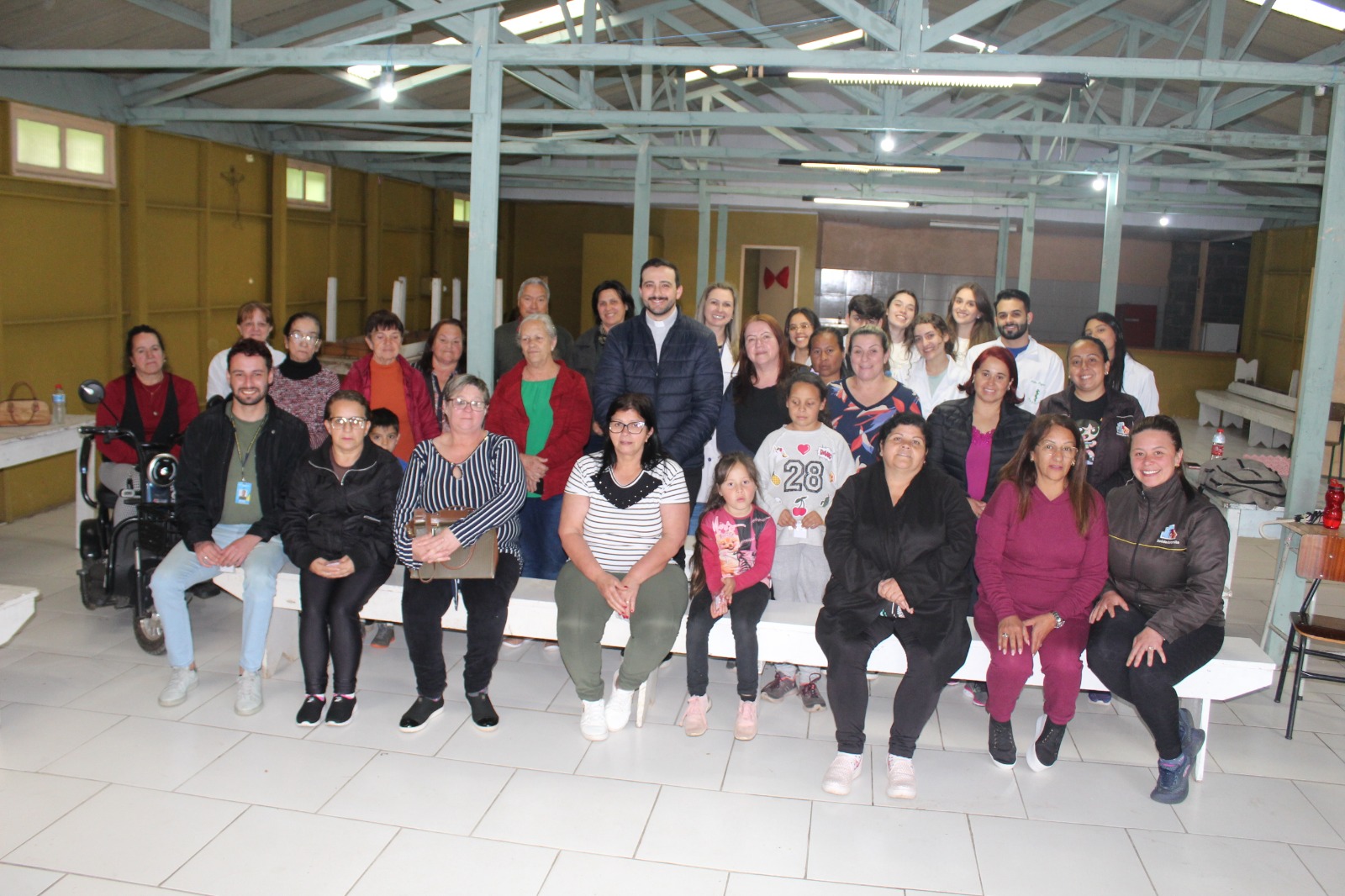 Prefeitura de Lages Grupo Viva Bem realiza tarde especial em alusão a campanha Outubro + Rosa com o tema Heroína de si mesma