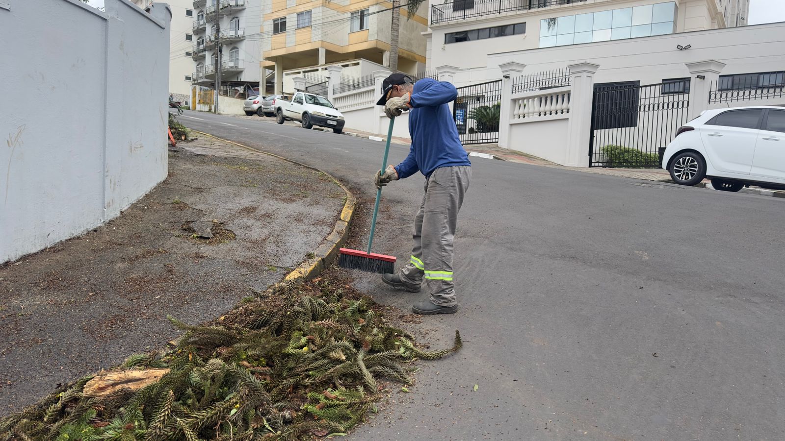 Prefeitura de Lages Manutenção urbana avança em diversos bairros de Lages nesta quarta-feira