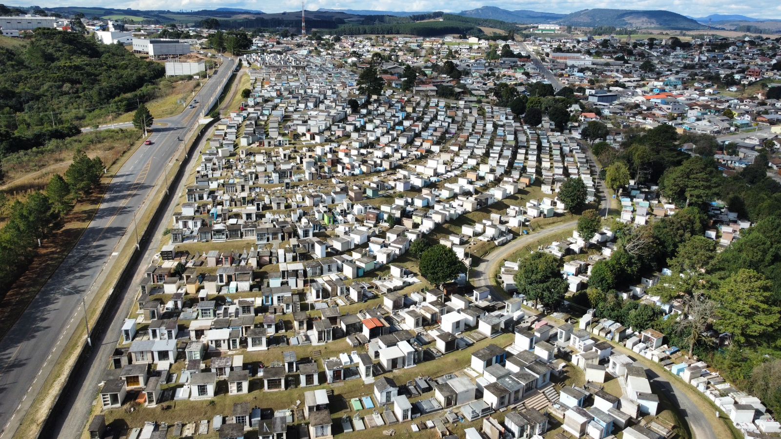 Prefeitura de Lages Prefeitura de Lages divulga acionamento de determinadas cinco pessoas para direcionamento ao Cemitério Nossa Senhora da Penha até o prazo de 30 de abril com finalidade de regularização de situações 