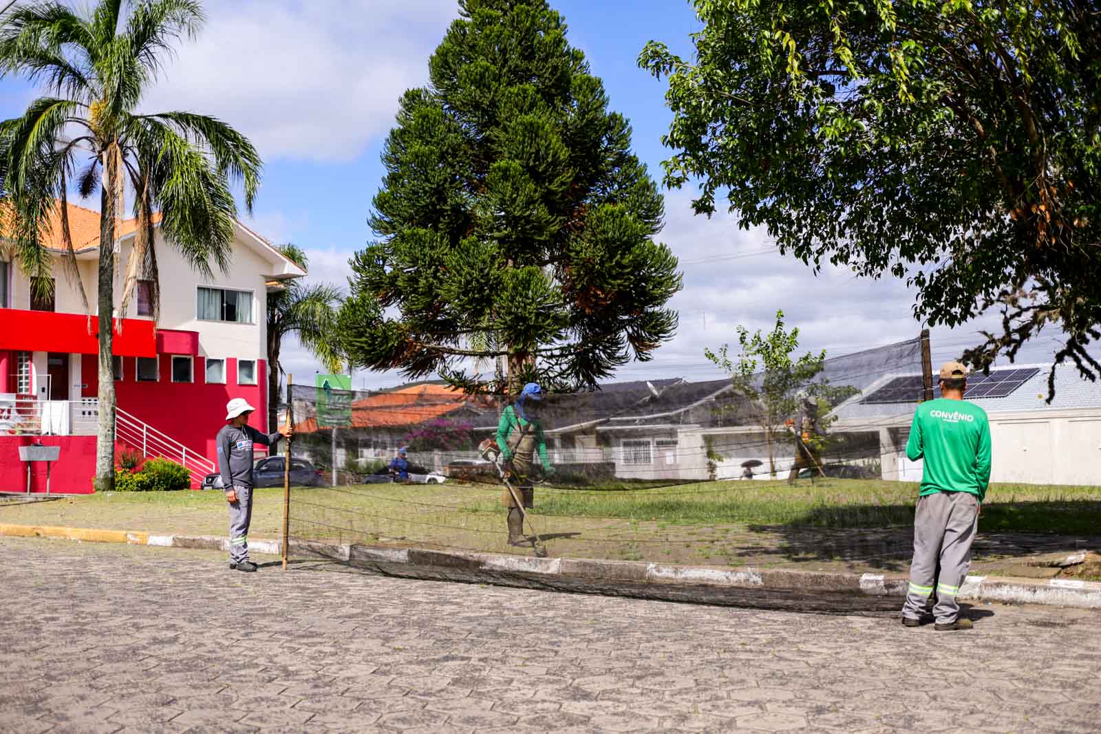 Prefeitura de Lages Roçadas são intensificadas e ampliam cuidado urbano em Lages 